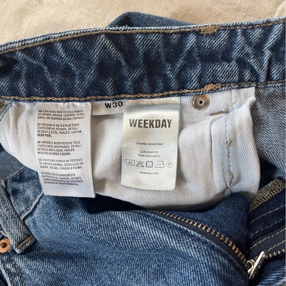Weekday medium wash jeans - Picture 2 of 8